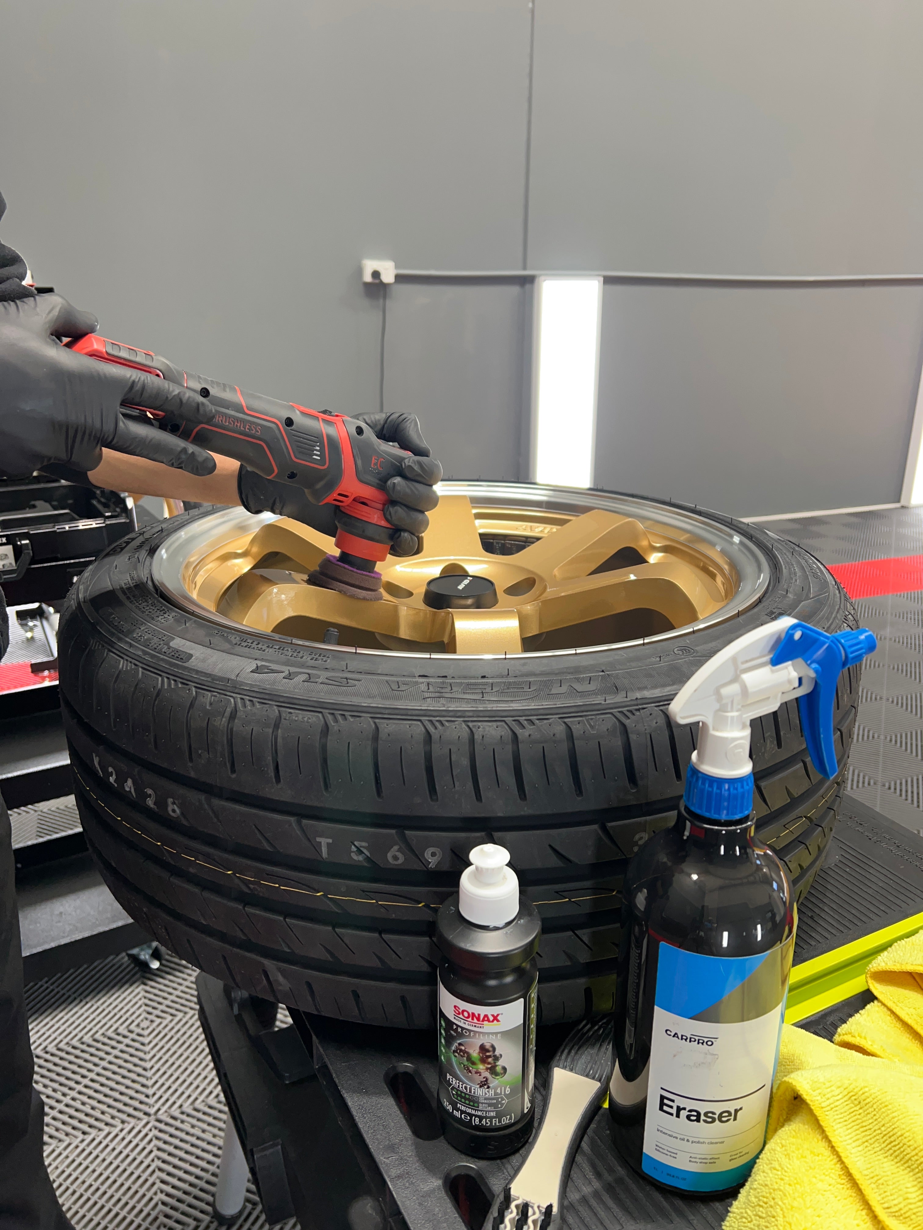 brake dust-resistant wheel coating