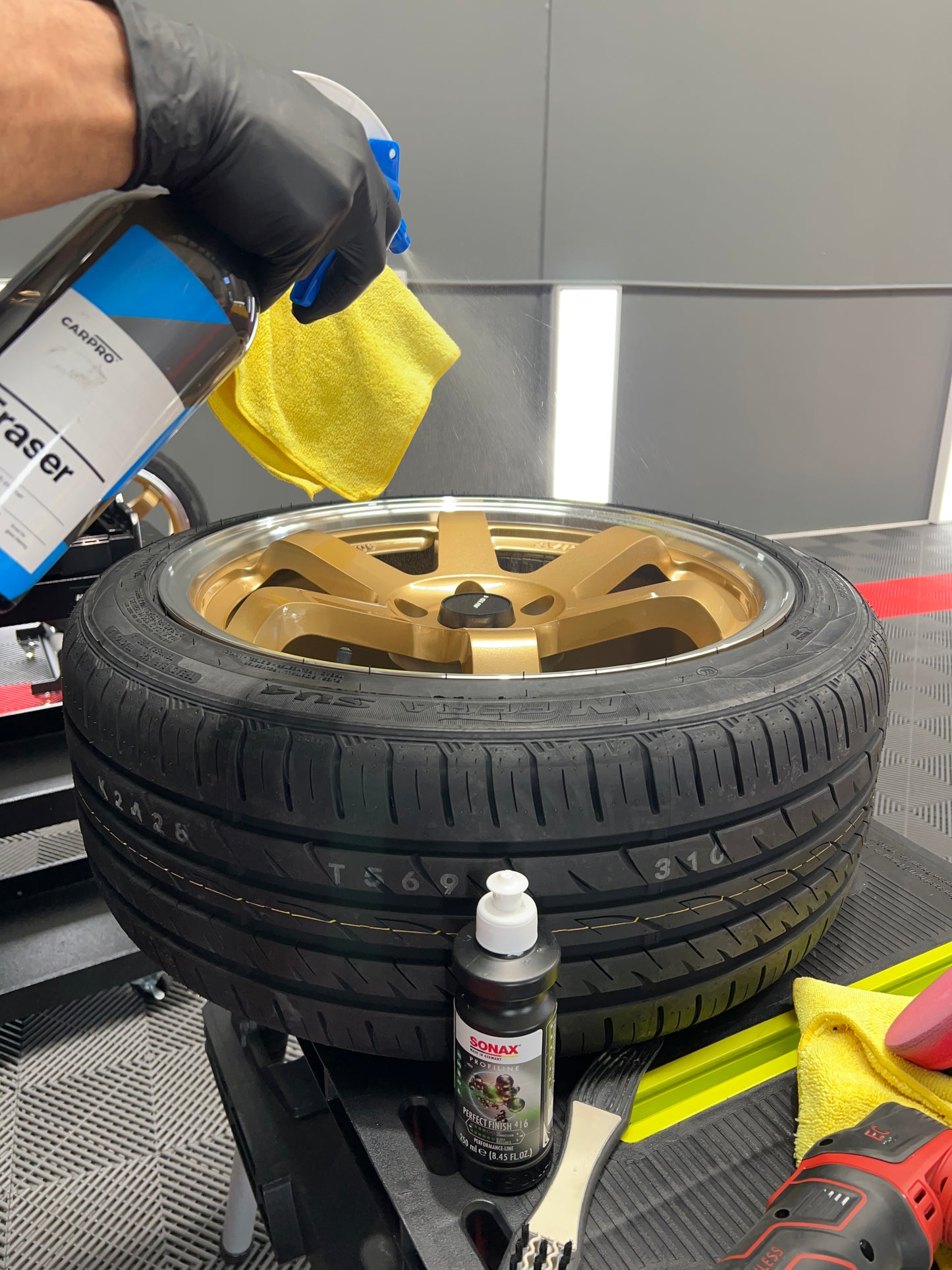 brake dust-resistant wheel coating